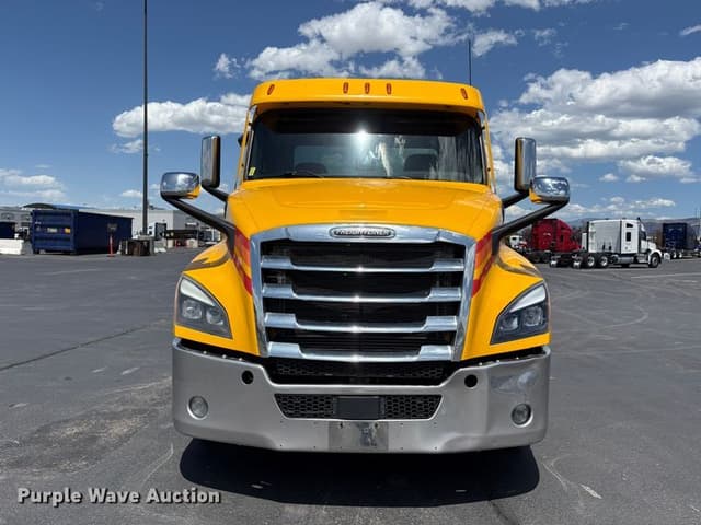 Image of Freightliner Cascadia equipment image 1