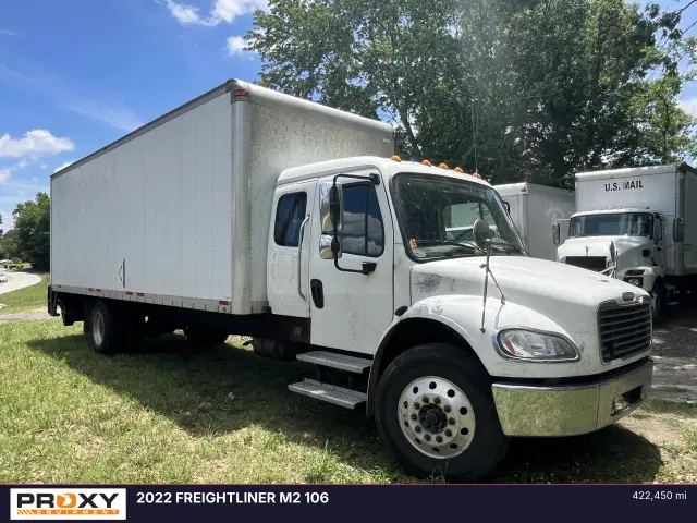 Image of Freightliner M2 106 equipment image 2