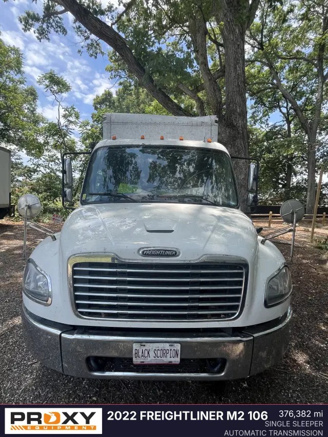 Image of Freightliner M2 106 equipment image 2