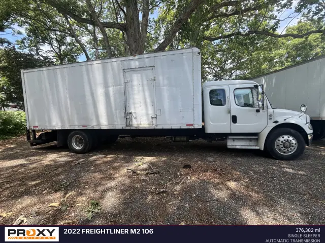 Image of Freightliner M2 106 equipment image 3