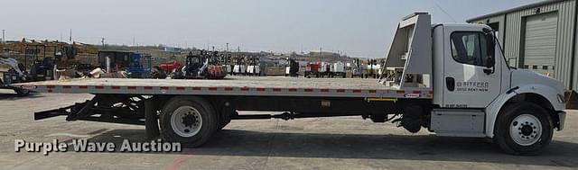 Image of Freightliner M2 106 equipment image 3