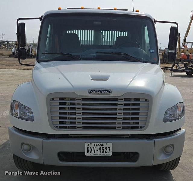 Image of Freightliner M2 106 equipment image 1