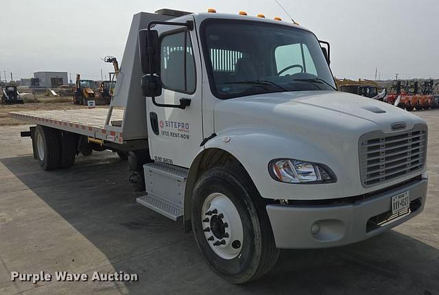 Image of Freightliner M2 106 equipment image 2