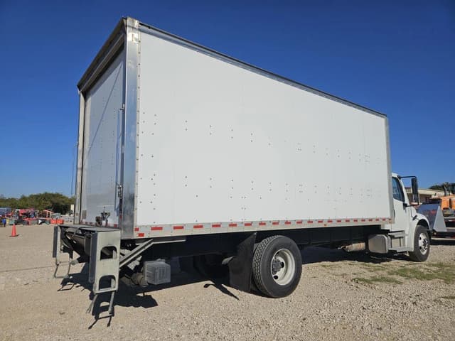 Image of Freightliner M2 equipment image 4