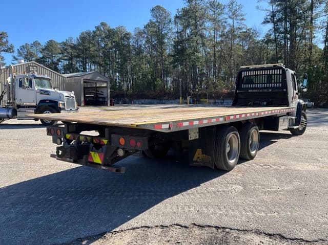 Image of Freightliner M2 equipment image 4