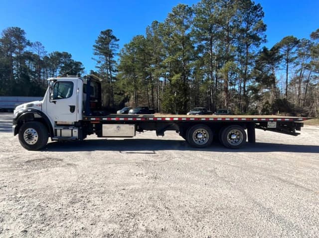 Image of Freightliner M2 equipment image 1