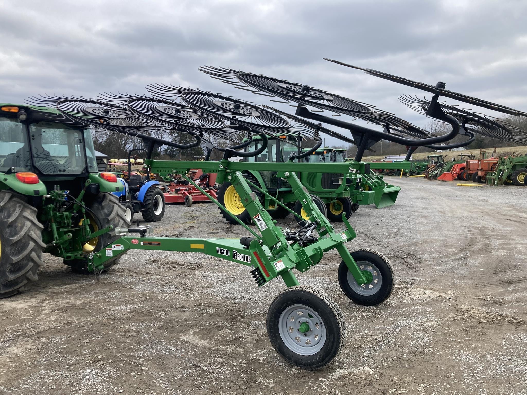 2022 Frontier WR3110 Equipment Image0