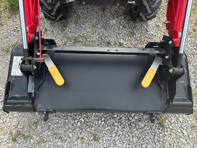 Image of Massey Ferguson GC1723EB equipment image 3