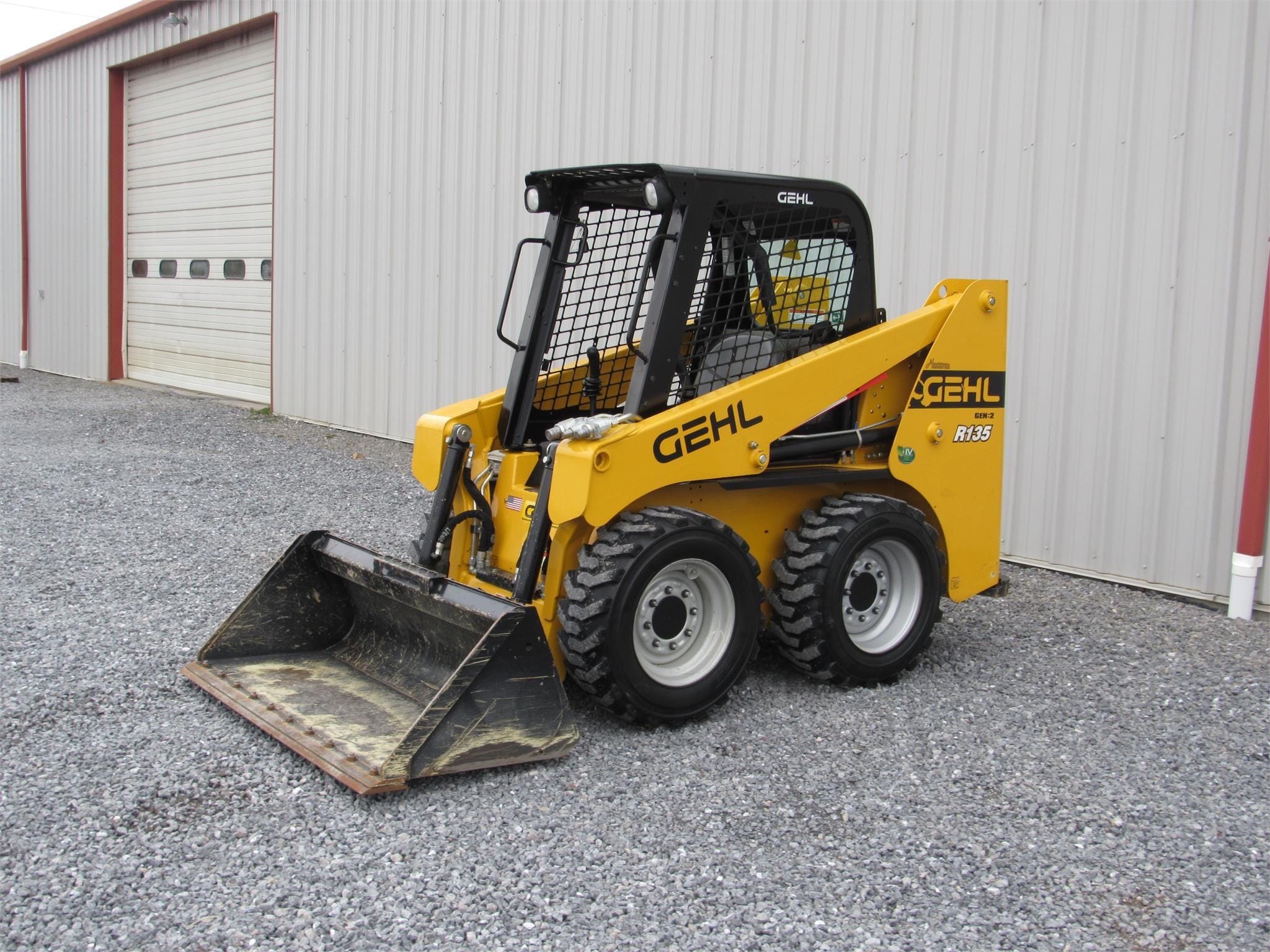 Main image Gehl R135