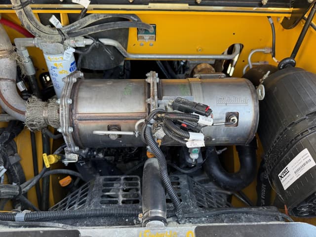 Image of Gehl RT215 equipment image 4