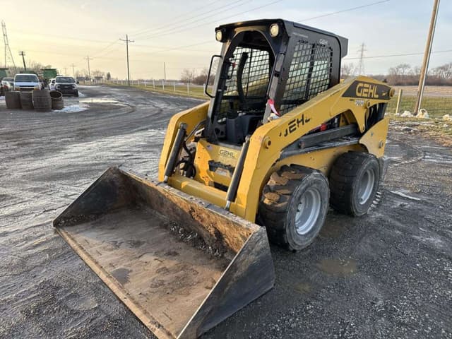 Image of Gehl V270 equipment image 2