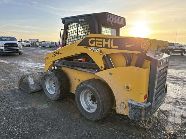 Image of Gehl V270 equipment image 3