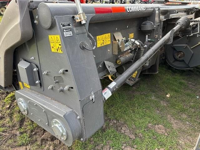 Image of Gleaner Command 3308 equipment image 2