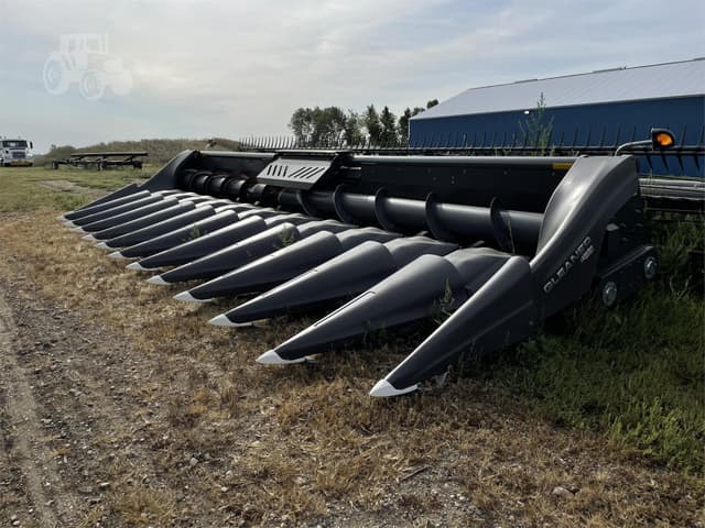 Image of Gleaner 3312 equipment image 1