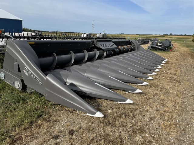 Image of Gleaner 3312 equipment image 3