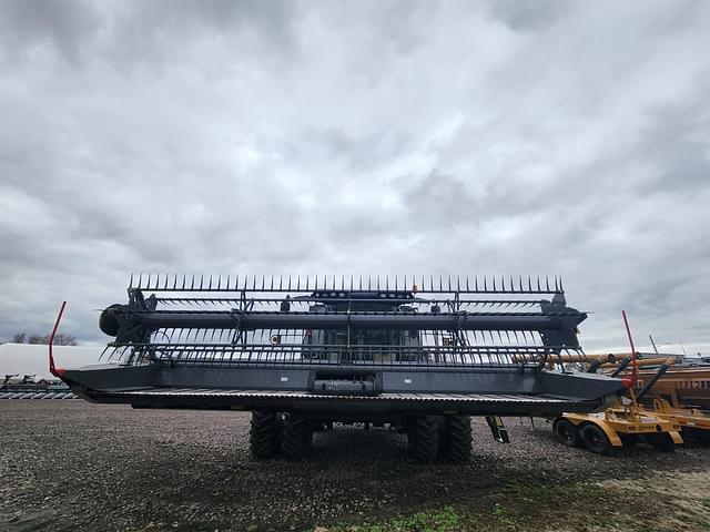 Image of Gleaner 9325 equipment image 3