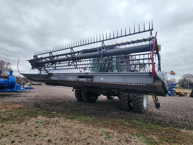 Image of Gleaner 9325 equipment image 2