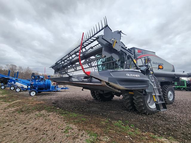 Image of Gleaner 9325 equipment image 1