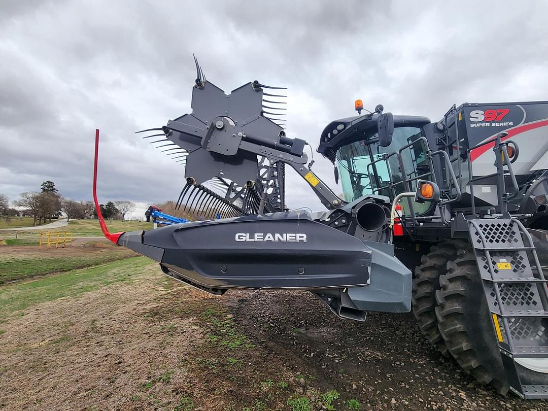 Image of Gleaner 9325 Primary image