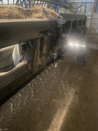 Image of Gleaner 9330 equipment image 3