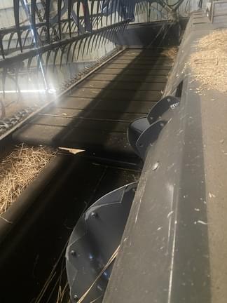 Image of Gleaner 9330 equipment image 2