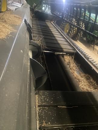 Image of Gleaner 9330 equipment image 1