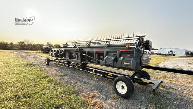 Image of Gleaner 9330 equipment image 3