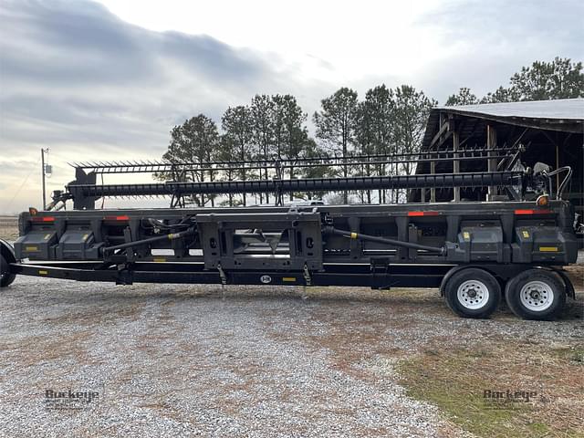 Image of Gleaner 9330 equipment image 1