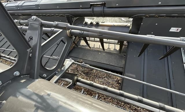 Image of Gleaner 9335 equipment image 3