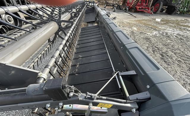 Image of Gleaner 9335 equipment image 4