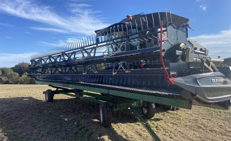 2022 Gleaner 9335 Equipment Image0