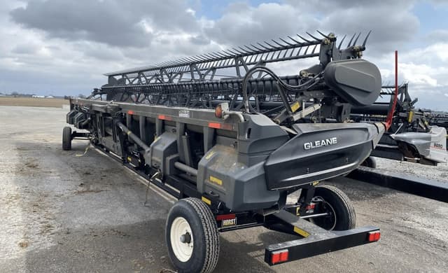 Image of Gleaner 9335 equipment image 2