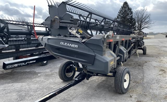 Image of Gleaner 9335 equipment image 1