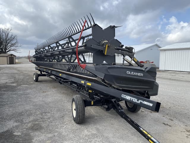 Image of Gleaner 9335 equipment image 3