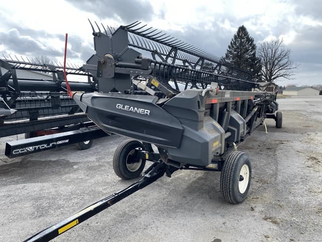 Image of Gleaner 9335 equipment image 1