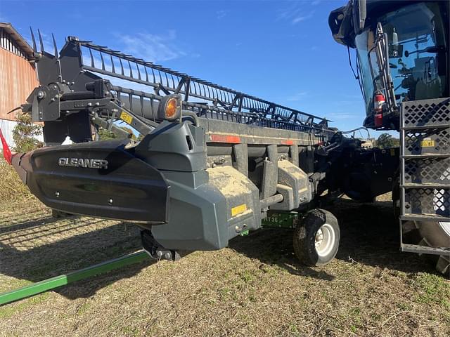 Image of Gleaner 9335 equipment image 3