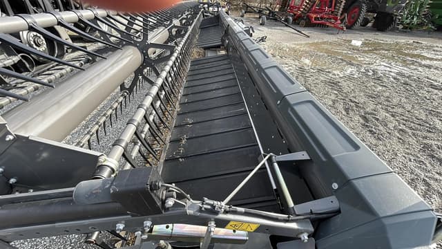 Image of Gleaner 9335 equipment image 4