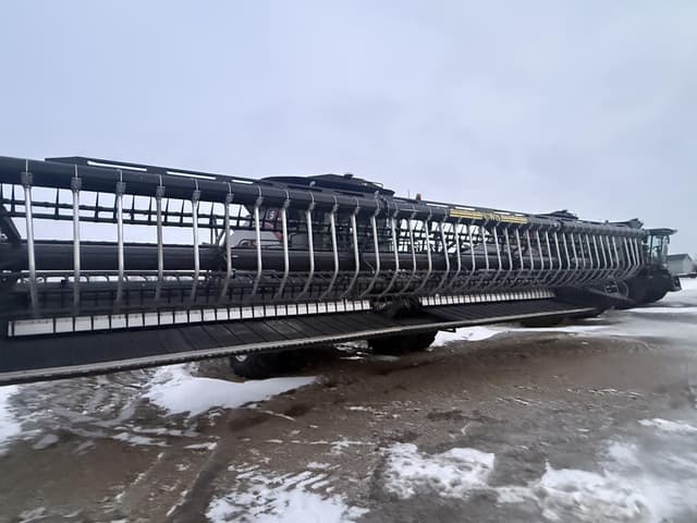 Image of Gleaner 9340 equipment image 1