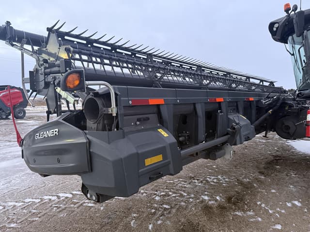 Image of Gleaner 9340 equipment image 2