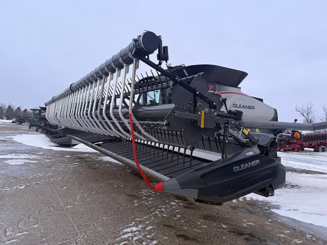 Image of Gleaner 9340 equipment image 4