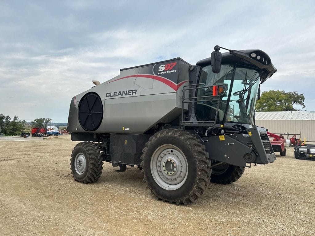 Main image Gleaner S97