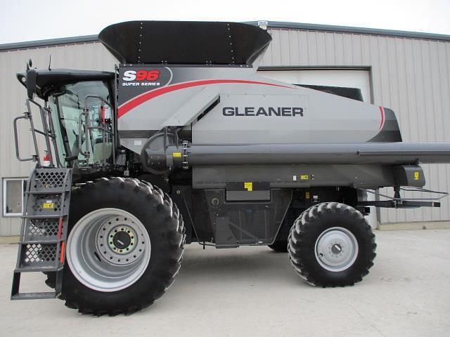 Image of Gleaner S96 equipment image 2