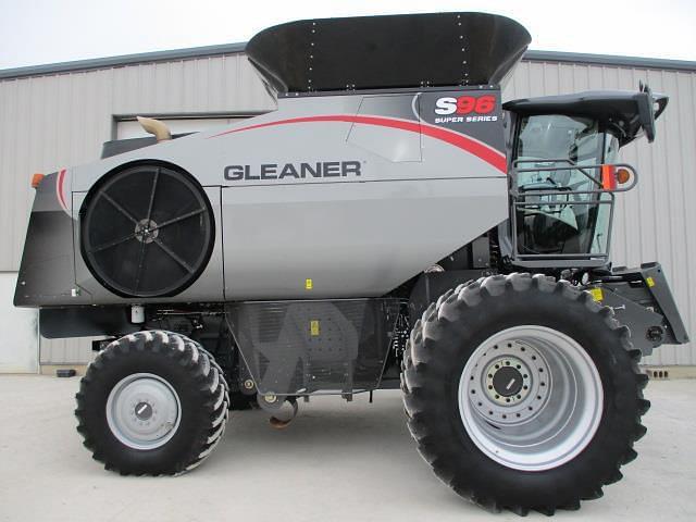 Image of Gleaner S96 equipment image 3