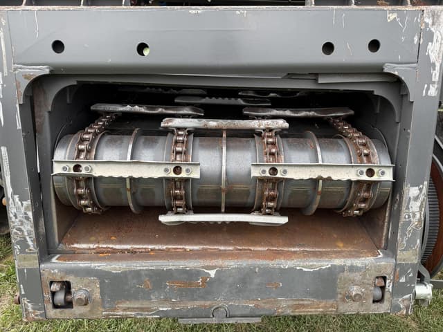 Image of Gleaner S97 equipment image 4