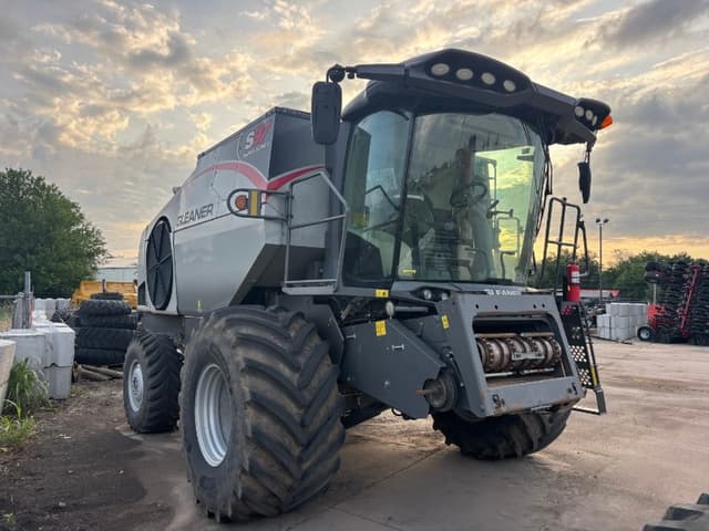 Image of Gleaner S97 equipment image 1