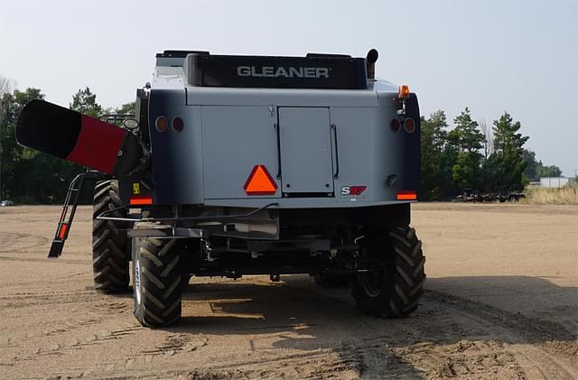 Image of Gleaner S97 equipment image 2