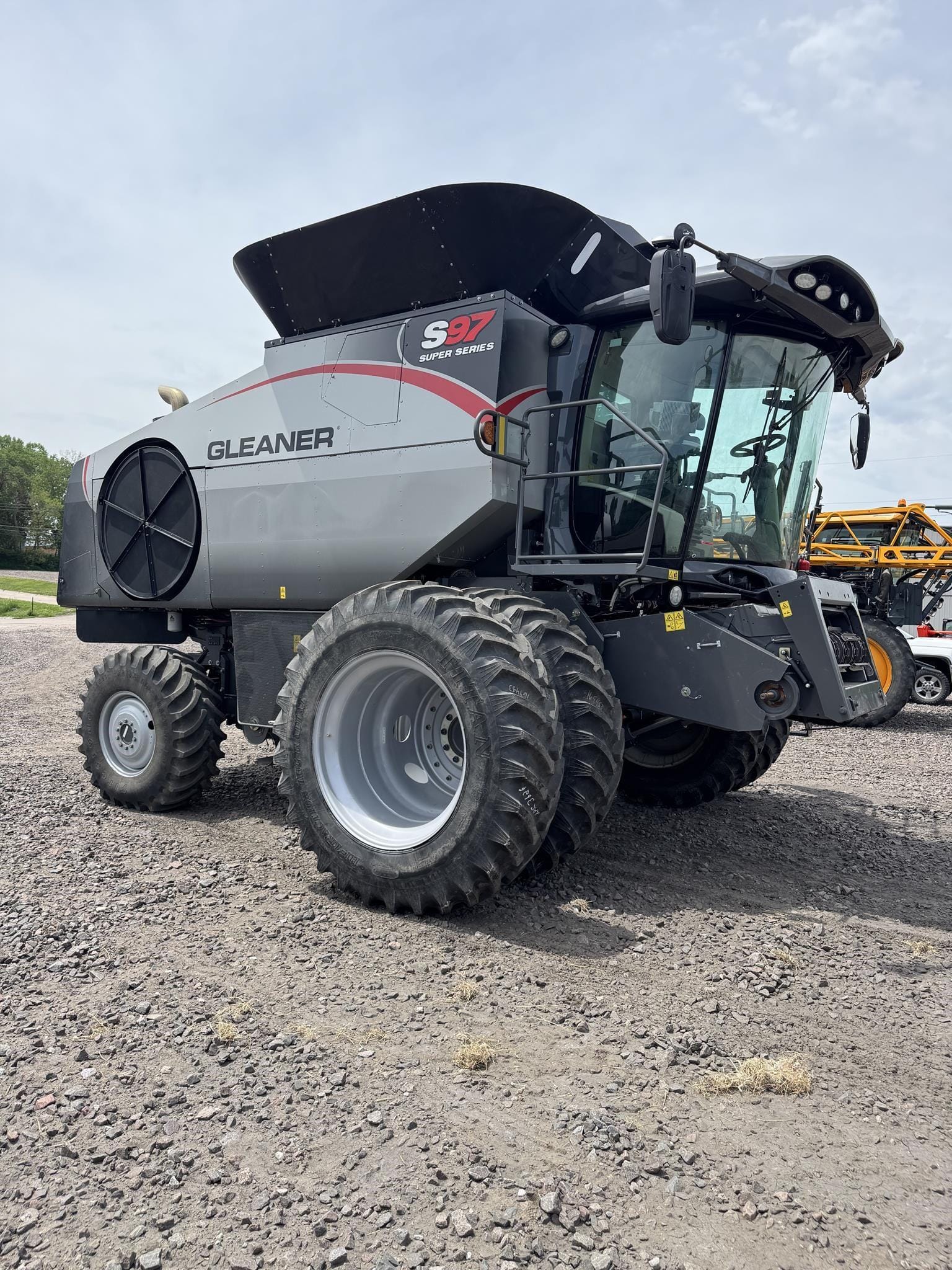 2022 Gleaner S97 Equipment Image0