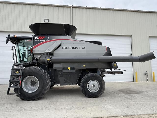 Image of Gleaner S97 equipment image 1