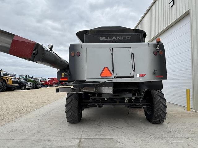 Image of Gleaner S97 equipment image 3