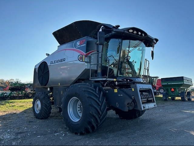 Image of Gleaner S97 equipment image 4